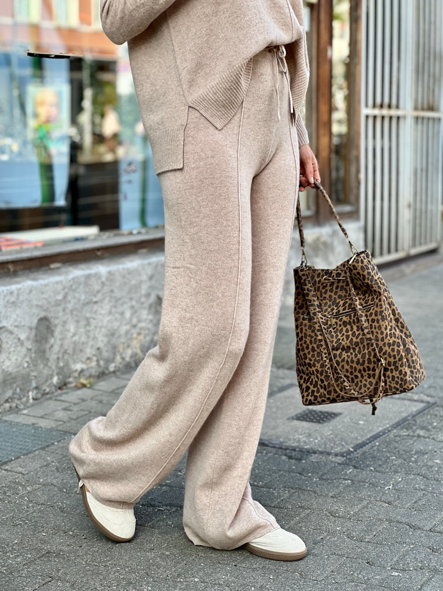 absolut-cashmere-hose-meathno-no129-concept-store-duesseldorf
